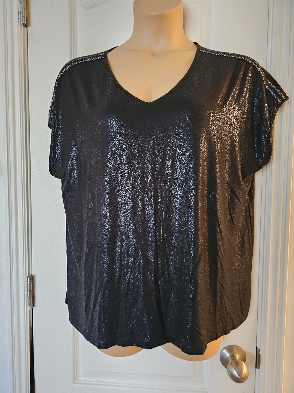 Maurices NWOT 1x Black Metallic V-Neck Short Sleeve Top